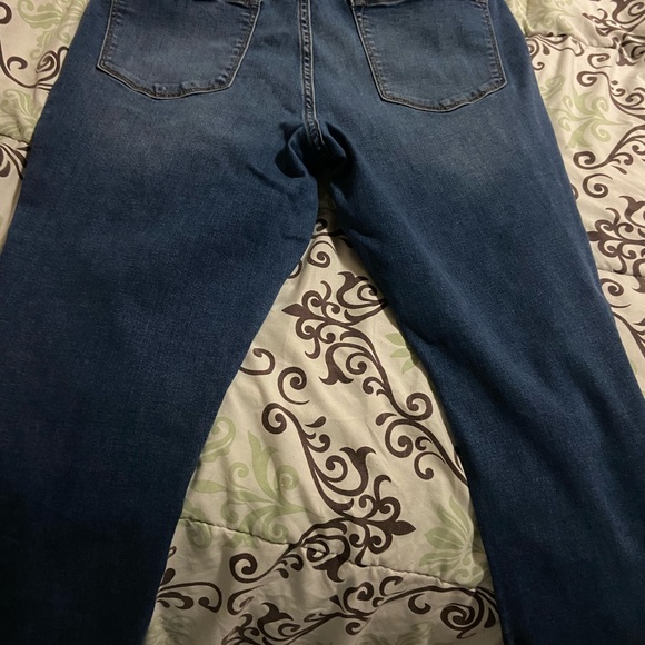 Old navy Rockstar ripped jeans!! - Picture 4 of 4